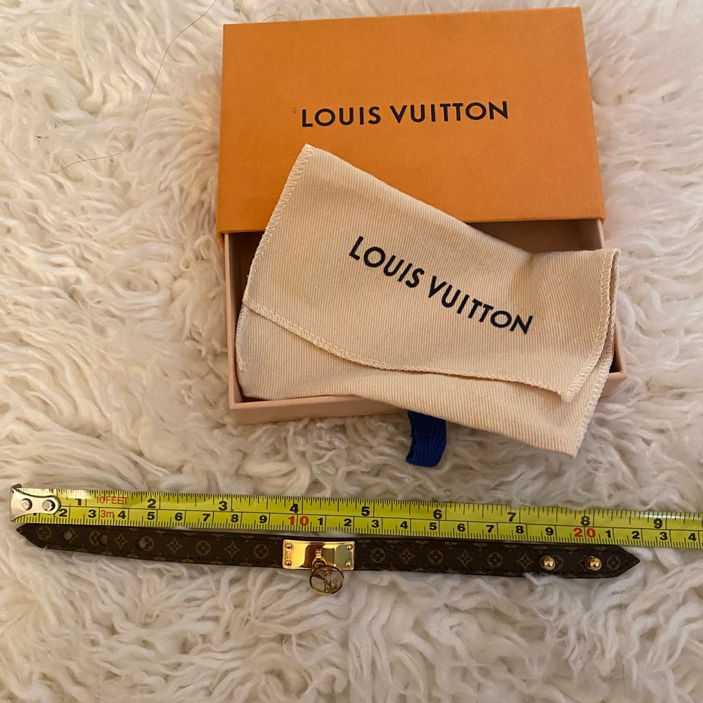 Louis Vuitton logo charm bracelet - Picture 2 of 3